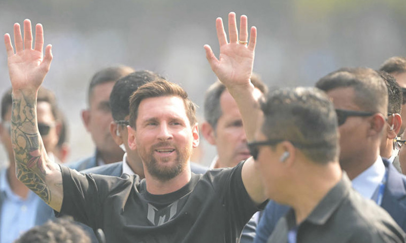 Messi’s India tour faces chaos: fans riot in Kolkata, but one fan gets chance of a lifetime