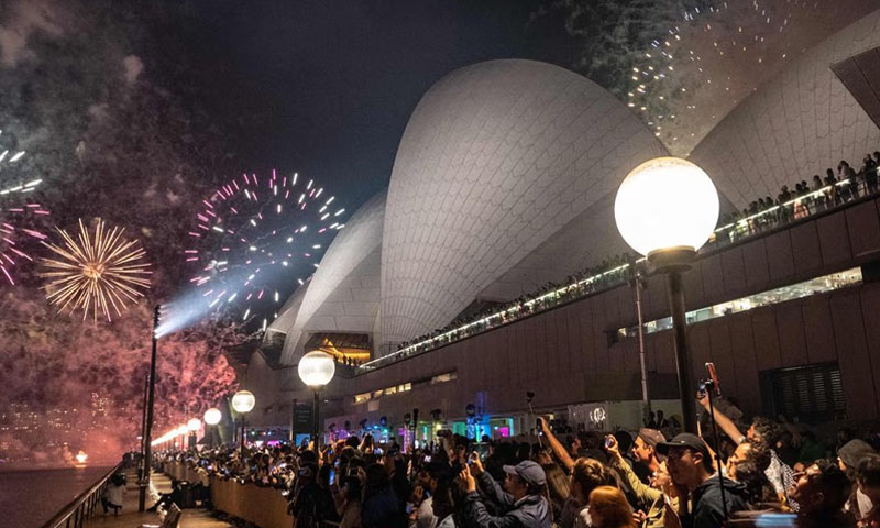 Sydney welcomes New Year