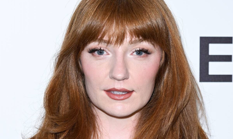 Girls Aloud star Nicola Roberts announces pregnancy with first child