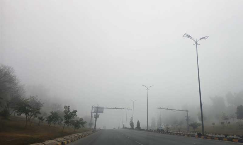 Dense fog disrupts life across Punjab and Sindh
